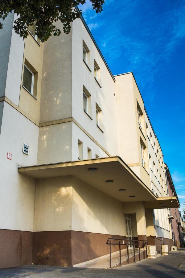 Danubius Szallo Komarno Luaran gambar
