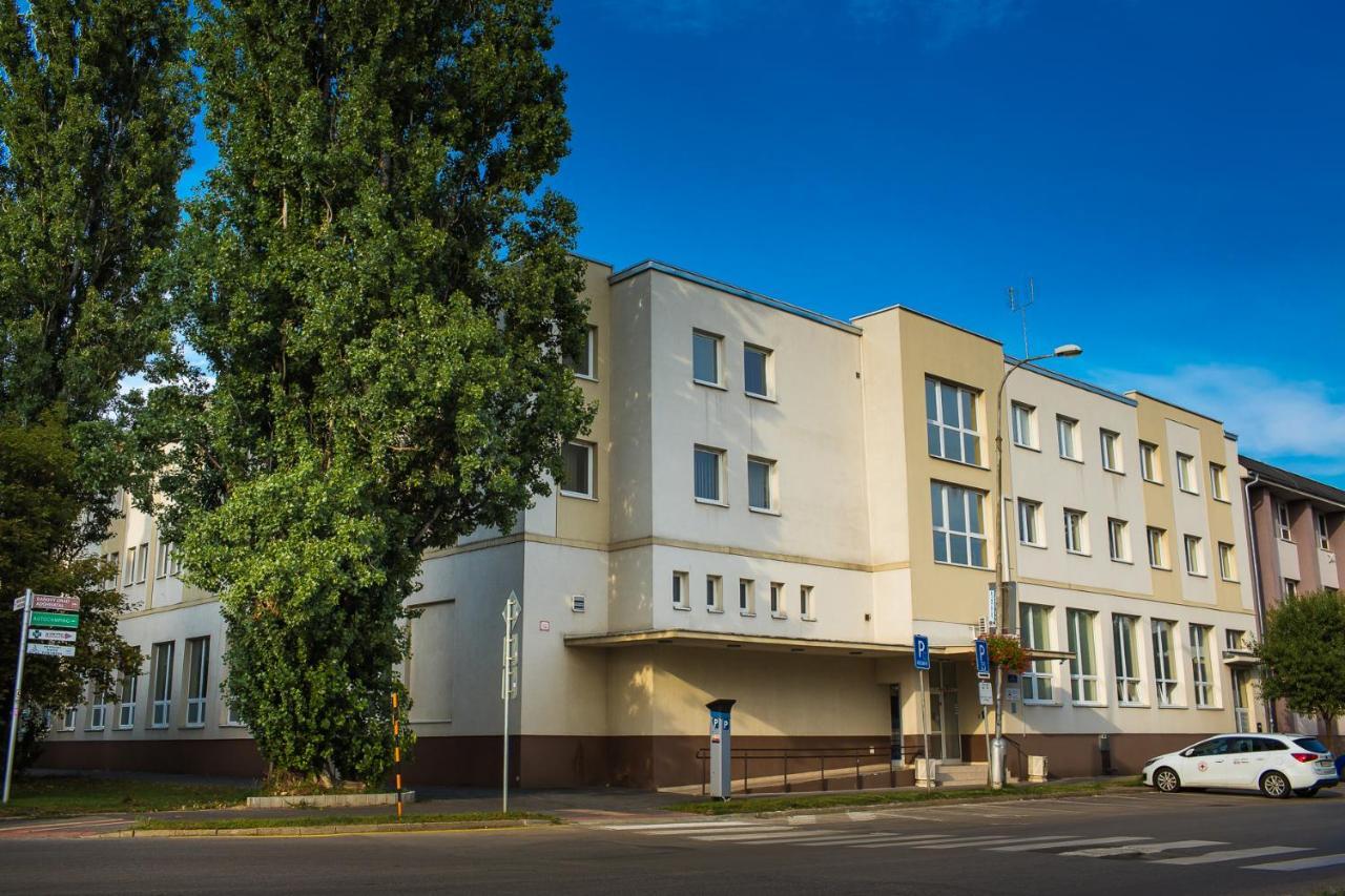 Danubius Szallo Komarno Luaran gambar